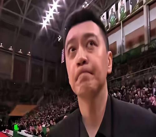 遼寧男籃，昨晚比賽用了一名新人，表現(xiàn)不錯(cuò)，但很快又被換了下去