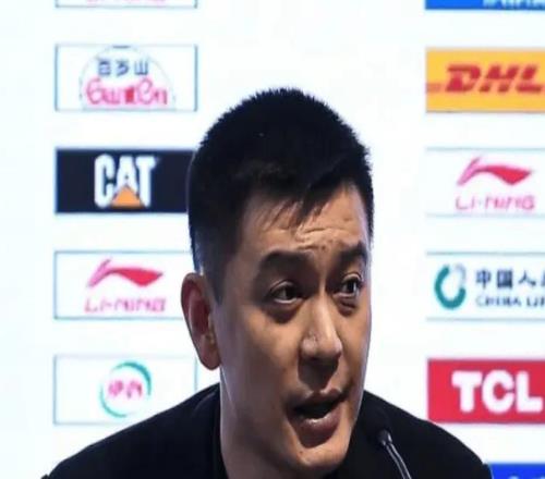 輸青島發(fā)布會(huì)！楊鳴直指缺領(lǐng)袖與外援差距，張陳治鋒親承能力差距