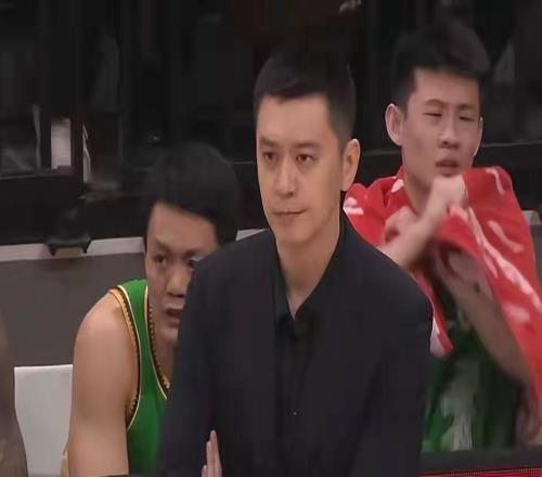 臉都不要了！遼寧隊慘敗青島，三大混子真要淘汰，楊鳴面臨下課