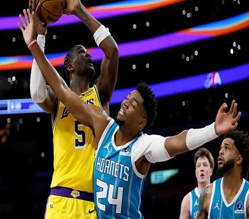 依然是打酱油的角色！湖人还是没有给内线大将足够的支持和重视