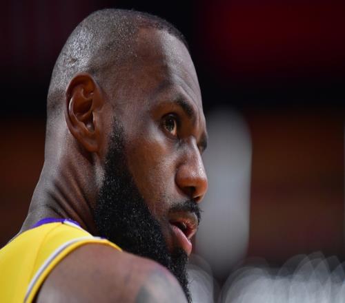 對手教練：詹姆斯太不可思議！我41歲只是執(zhí)教完背靠背都有點(diǎn)累！