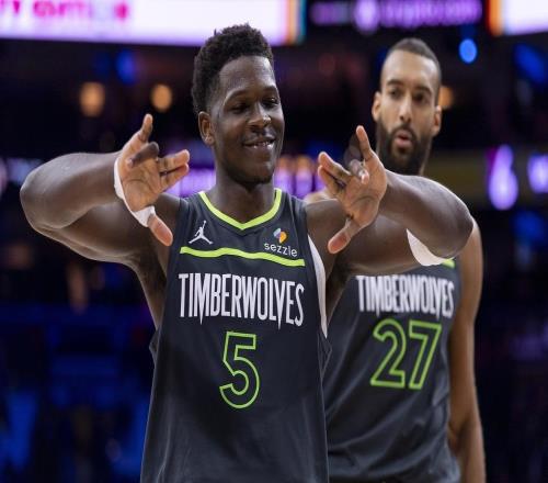 森林狼2连败！仅领先火箭1场！感谢马刺送大礼，休城有望重回前4