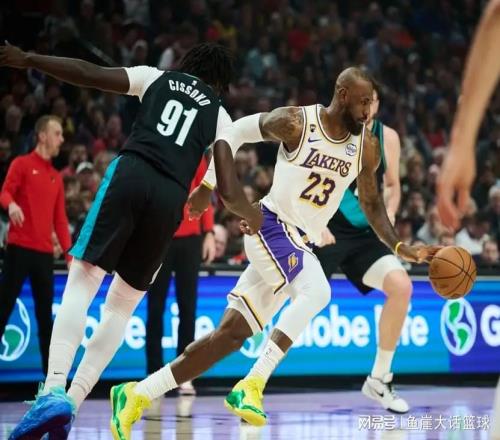 NBA最新排名出炉！卫冕冠军大爆冷，勇士喜上加喜，湖人退无可退