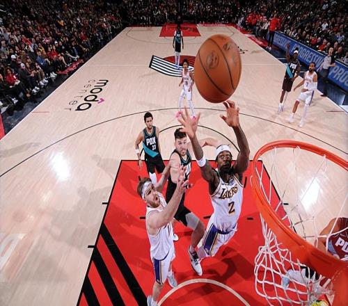 其他人都不防守，湖人锋线大闸再努力也没有办法取得更大的效果