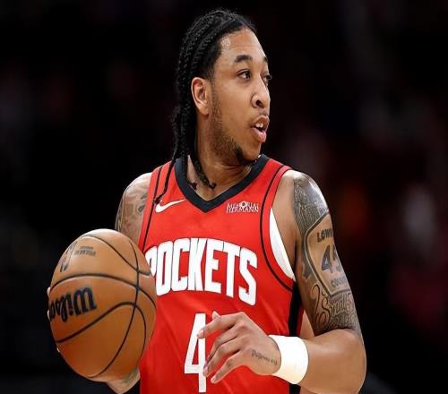 两个三分没进就被弃用了，火箭对于后场新星的使用真是毫无耐心