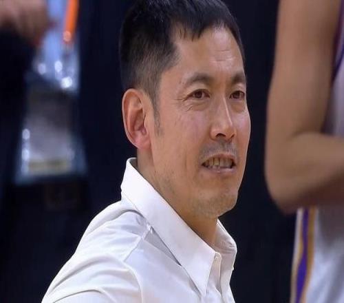 北控29分不敌广州引热议！球迷不满狂刷官媒：“张庆鹏被喊下课”