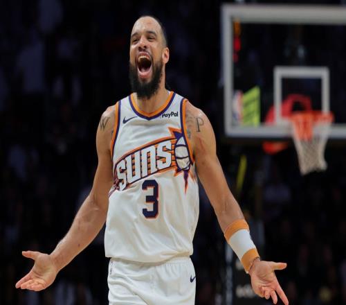 禁賽在即，太陽隊狄龍布魯克斯因“個人犯規(guī)”判罰不滿裁判