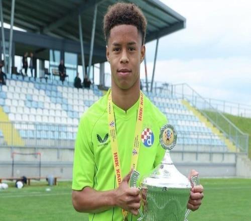 鏡報(bào)：阿森納、曼聯(lián)、巴薩、皇馬等隊(duì)都密切關(guān)注小將貝利尼奧