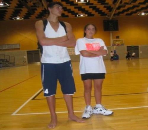 如果NBA隻剩下最後一個傳統中鋒