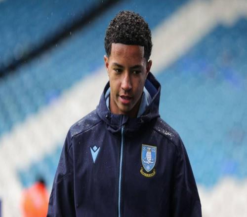 TA：切爾西接近100萬鎊簽謝周三17歲左后衛(wèi)阿拉奧，曼聯(lián)也在談