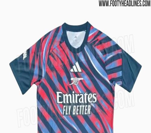 阿森納2627賽季賽前熱身服曝光：炫目紅藍(lán)條紋居中加農(nóng)炮