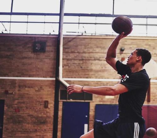 帶著母親遺願戰鬥12年，交易添頭成了隊魂