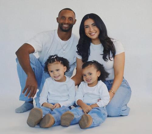 弗格一家近照：帶遼寧3連冠，嬌妻身材火辣，兩個(gè)孩子很幸福