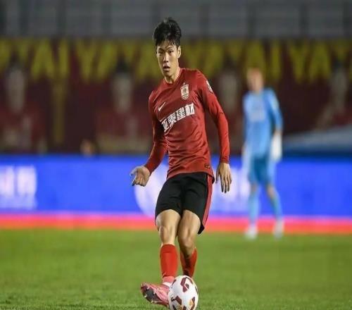 計劃有變，趁亂奪冠！泰山隊連簽三筆！頂級中衛(wèi)+本土防線重組