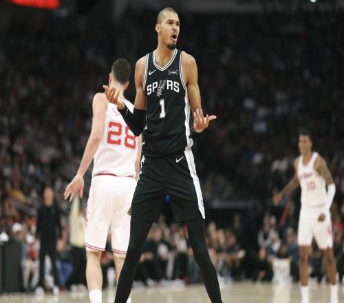 慘遭16分大逆轉(zhuǎn)！火箭末節(jié)崩盤！杜蘭特里程碑，文班亞馬完勝申京