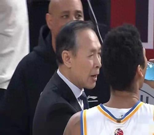 北京落后暫停時(shí)誰(shuí)注意到趙睿不耐煩表情才知道許利民有多能作妖