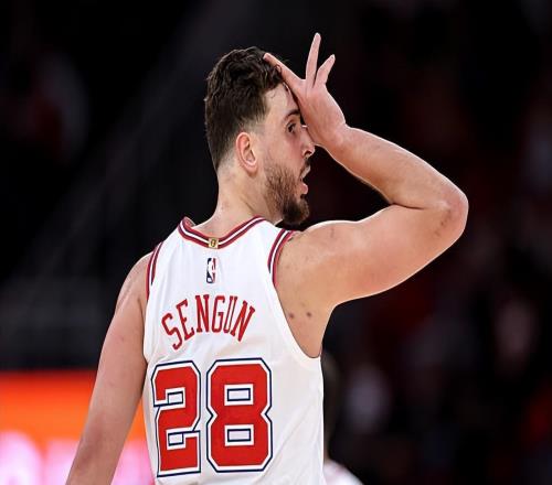 能力被高估了！火箭內(nèi)線支柱顯然承擔(dān)不起這么高的戰(zhàn)術(shù)地位