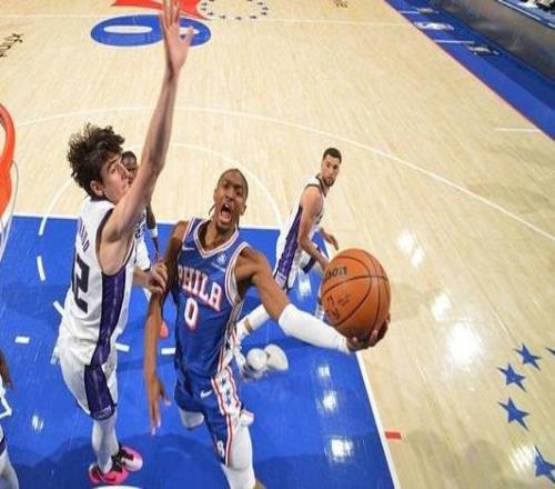 馬克西40分準(zhǔn)絕殺恩比德37分76人險(xiǎn)勝國王