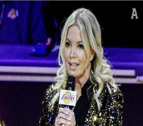 16中13砍27分，全隊(duì)最高！湖人謎一般的操作，成大笑話了