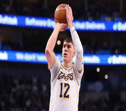 根本沒有擔(dān)任先發(fā)的能力，湖人卻對(duì)這位鋒線新星充滿了信任