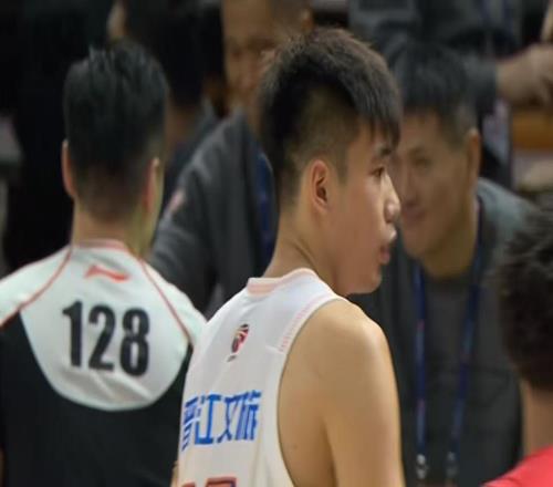 1換1交易徐杰楊曦皓狂轟生涯最強一戰(zhàn)，這才是廣東隊的內(nèi)線答案