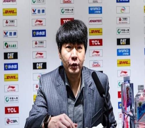 山東男籃為何不敵衛(wèi)冕冠軍賽后邱彪給出答案，點名表揚18歲小將