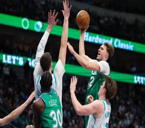 狄龍40+8+4無緣今日最佳球員！因?yàn)楦ダ癖?9+10+3創(chuàng)5項(xiàng)紀(jì)錄