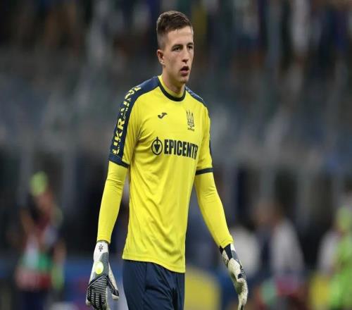 關(guān)注一個(gè)“不愛跑步”的門將，用頭球絕殺將自己載入史冊(cè)