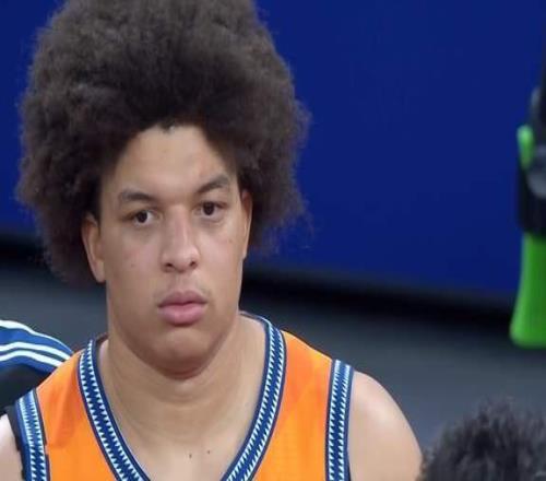 張鎮(zhèn)麟關(guān)鍵補(bǔ)扣，上海男籃險(xiǎn)勝深圳，盧偉奇招制勝，新星16+7+8