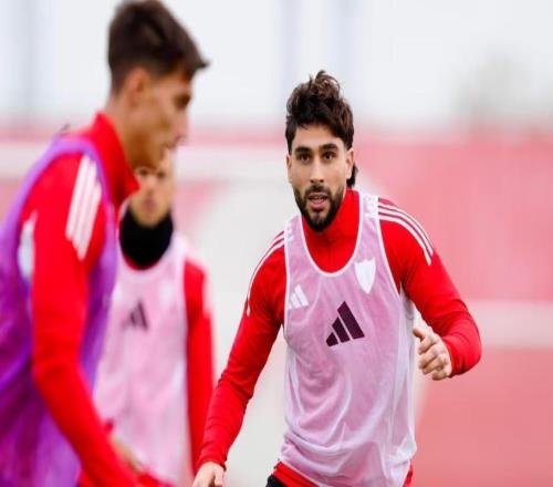 記者：莫派是很職業(yè)的球員他的比賽風(fēng)格很適合西甲