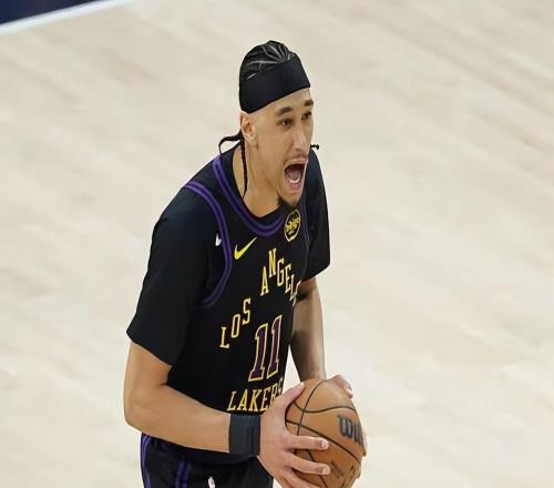 替補(bǔ)中鋒場(chǎng)上效果好于先發(fā)中鋒這是湖人更大危機(jī)來(lái)臨的前兆