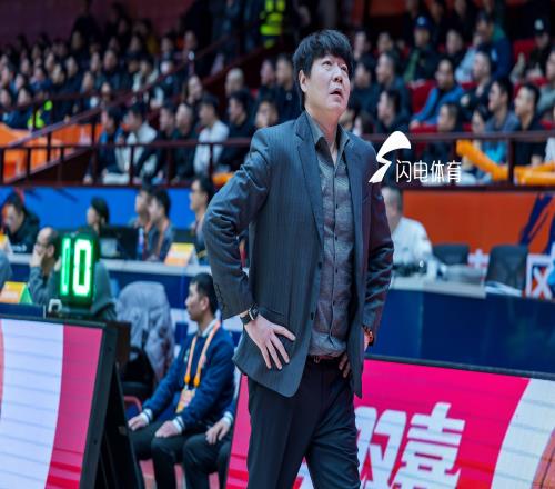 山東高速男籃不敵浙江廣廈，邱彪賽后點(diǎn)評(píng)小將王證