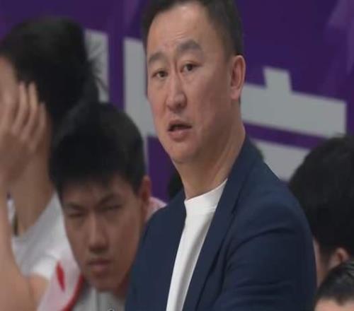 打的啥呀！青島男籃不敵魚腩，劉維偉吞下5連敗，雙外援哐哐打鐵