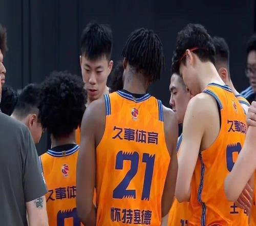 上海男籃9分力克深圳，偰李永煒16+7+8懷特塞德24+18，賀西寧43分