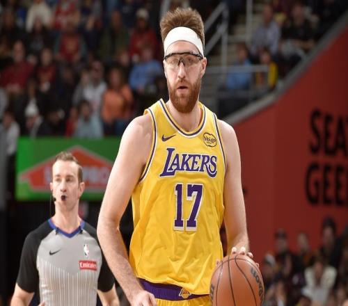 莫名其妙又成為了犧牲品，湖人為什么突然間不讓他進入輪換陣容