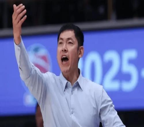 勝青島發(fā)布會(huì)！張慶鵬點(diǎn)名3將，廖三寧提防守，強(qiáng)調(diào)還未反彈！