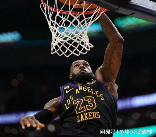 湖人大勝！東契奇37+11+13創(chuàng)三紀(jì)錄，老詹20+6被隔扣，艾頓大爆發(fā)