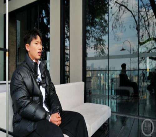 對(duì)話當(dāng)事人向余望：雖然我們和足球強(qiáng)國(guó)有差距，但差距看得見(jiàn)摸得著