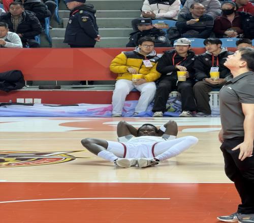 地板滲水延遲1小時！法耶悠閑躺，山西單節(jié)39分，迪亞洛暴砍21分