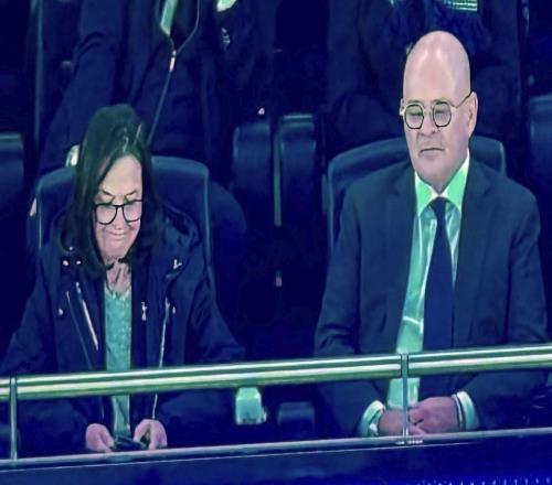 郵報(bào)：憤怒的球迷與熱刺掌權(quán)人對(duì)峙，高層加強(qiáng)了安保措施