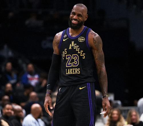 37分11板13助！28分13板3帽！盧卡創(chuàng)神級紀錄，艾頓定律誕生