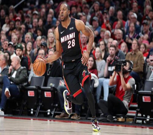 NBA人物志他是庫里的老大哥，生涯末年4冠+1個FMVP