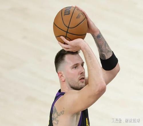 湖人大勝奇才三喜臨門，前狀元觸底反彈，兩數(shù)據(jù)占優(yōu)奠定基調(diào)