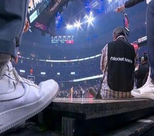 一圖流NBA你要死??！小人物受傷賽季報銷你不管，東子差點(diǎn)受傷就管了！