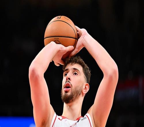 又一次打出了災難級表現(xiàn)，火箭還是趕緊調(diào)整內(nèi)線支柱的場上角色吧