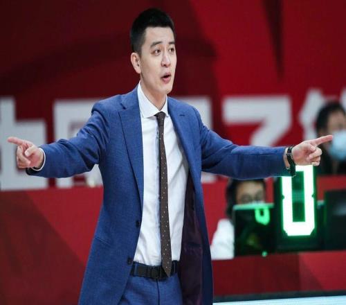 曝北控男籃接觸楊鳴，媒體人直言上海男籃大短板，曾凡博恢復(fù)良好