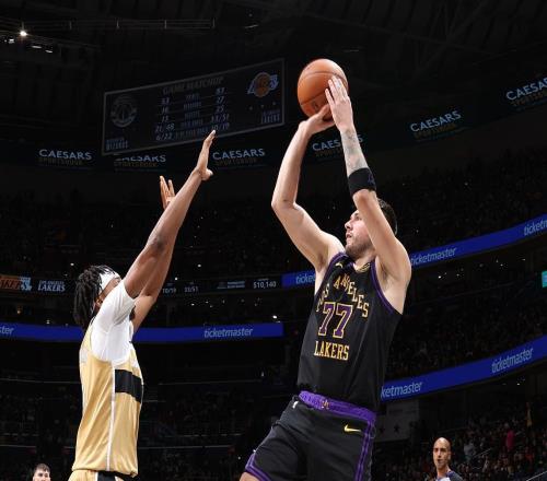 轟37+11+13！東契奇刷爆神跡：最快30+三雙，一數(shù)據(jù)超詹皇約基奇