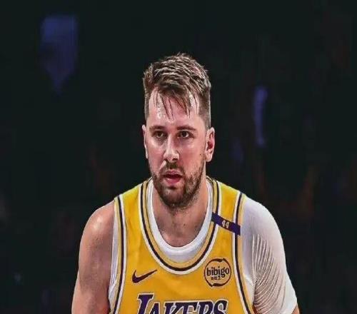 東契奇差億點單場50+20+20三雙！史上最快30+三雙！平平無奇嘛！