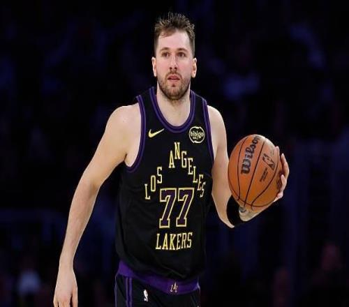 東契奇僅用時18分鐘便取得三雙，創(chuàng)造湖人隊史最快紀錄