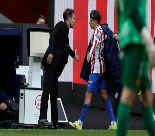 馬卡：格子和小西蒙尼缺席，西蒙尼將帶領(lǐng)18名球員挑戰(zhàn)萊萬(wàn)特